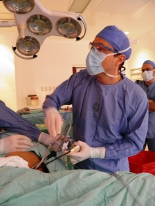 Dr. Mauricio Velasquez performing single port thorascopic surgery