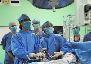 Dr. Gonzalez Rivas performs uniportal lobectomy