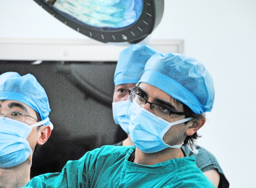 Dr. Gonzalez Rivas performing a surgical demonstration in Wenzhou, China